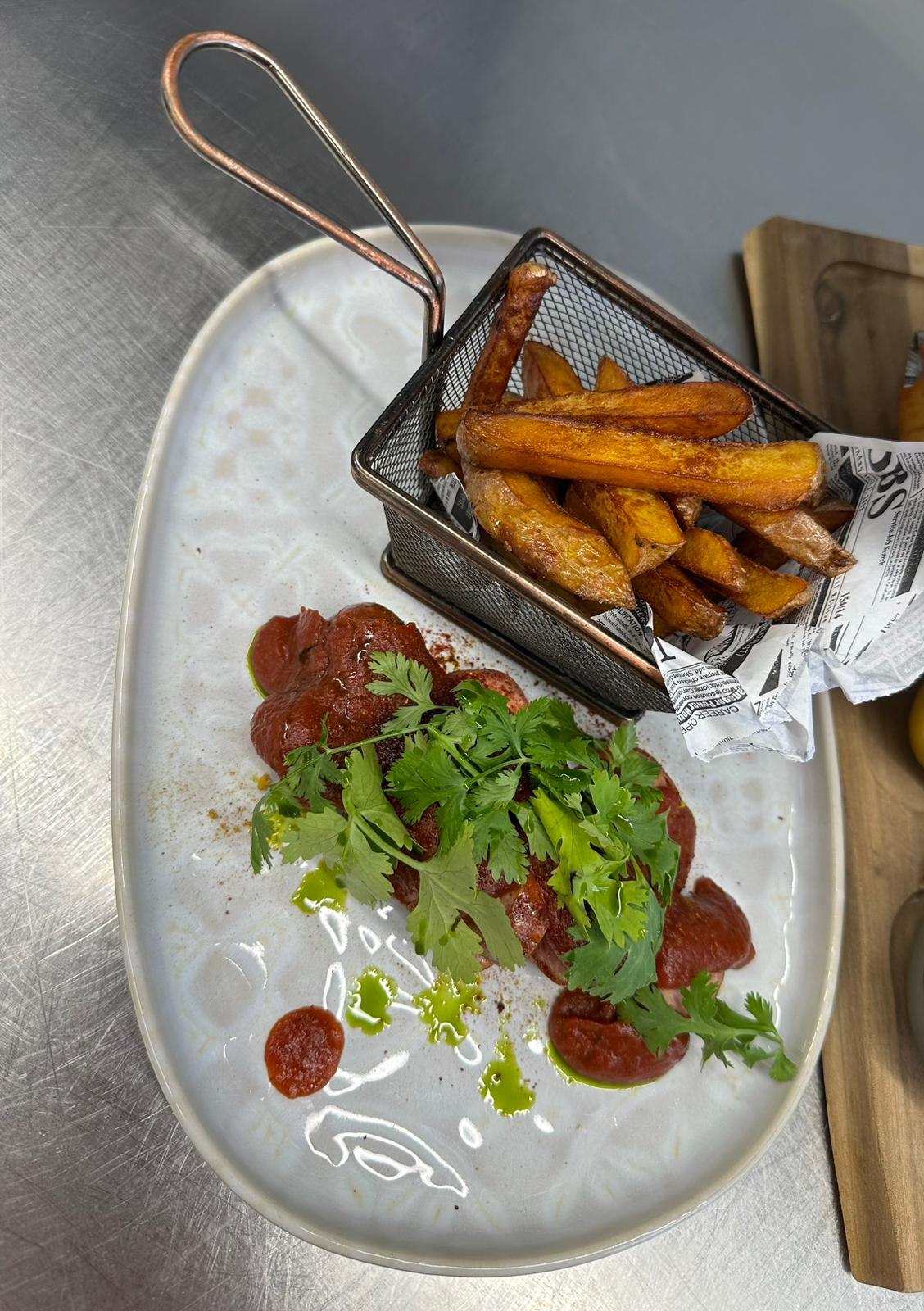 Rindstatar mit Kartoffelspalten